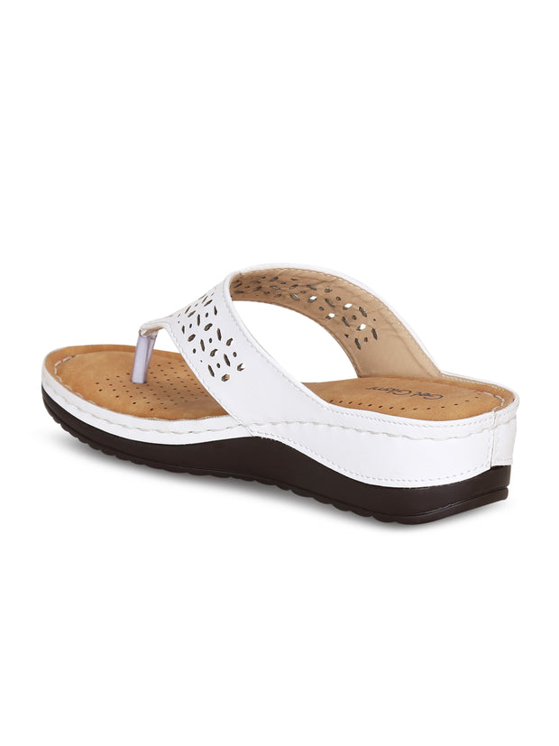 Women White Solid Open Toe Platform Sandals