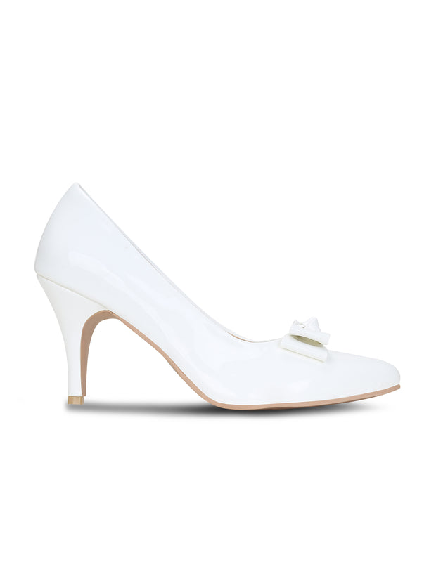 Get Glamr Women White Solid Pumps