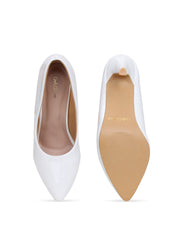 Women White Solid Closed Back Casual Pumps